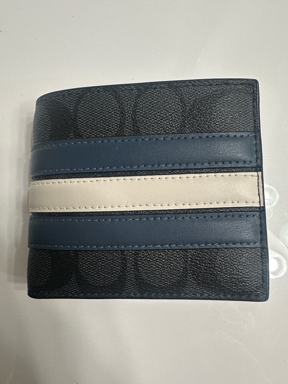 Coach Men's Bi-Fold Wallet in Black, Navy & Cream
NEVER BEEN USED!